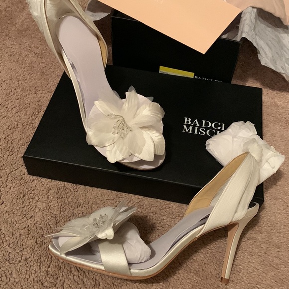 SOLD!! Badgley Mischka Almira Heels - Picture 3 of 7